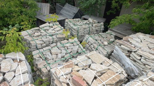 Плитняк гранитный галтованный купить в Амурской области