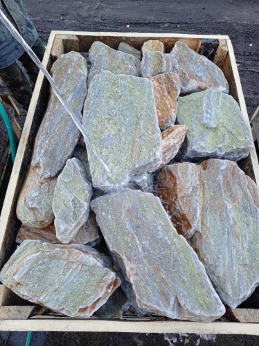 Златолит жёлтый, жёлто-зелёный глыбки и валуны для ланшафтного дизайна купить в Амурской области
