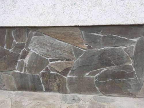 Плитняк златолит Уральский для цоколя, отмостки купить в Амурской области