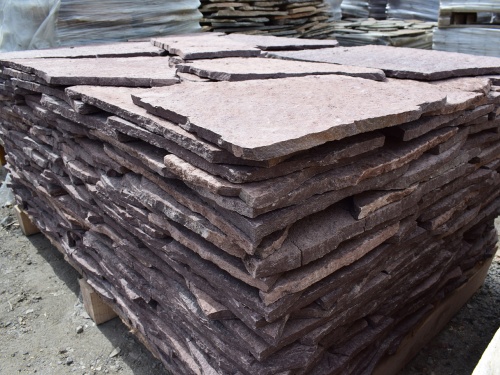 Плитняк лемезит бордовый для облицовки цоколя 20-25 мм  купить в Амурской области