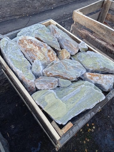 Златолит жёлтый, жёлто-зелёный глыбки и валуны для ланшафтного дизайна купить в Амурской области