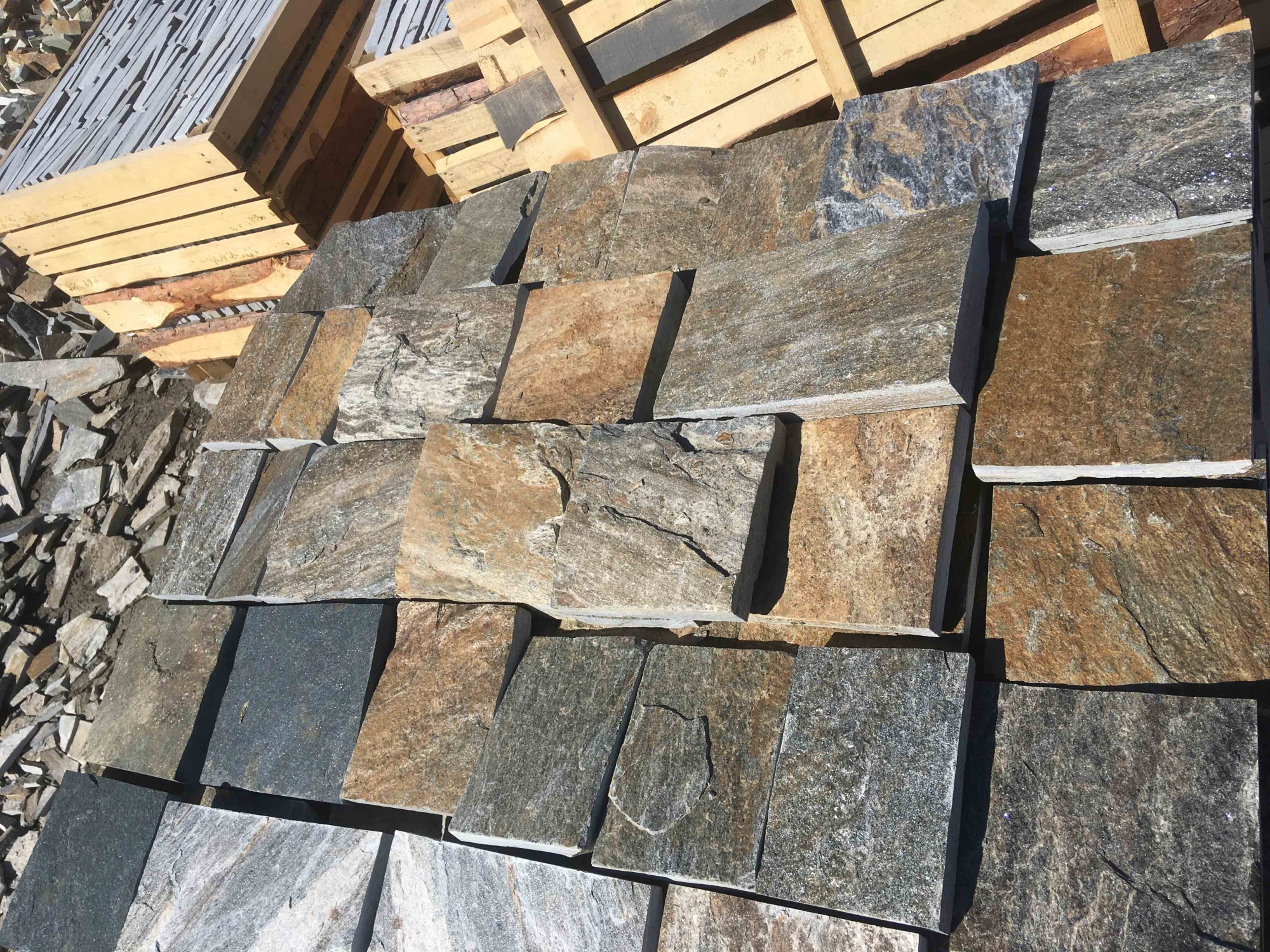 Плитка пилёная златолит Уральский для цоколя, отмостки купить в Амурской области