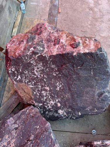 Камни для ландшафтного дизайна красно-фиолетовые 10-60 килограмм купить в Амурской области