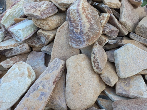 Златолит жёлтый, жёлто-зелёный глыбки и валуны для ланшафтного дизайна купить в Амурской области