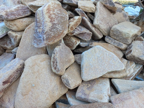 Златолит жёлтый, жёлто-зелёный глыбки и валуны для ланшафтного дизайна купить в Амурской области