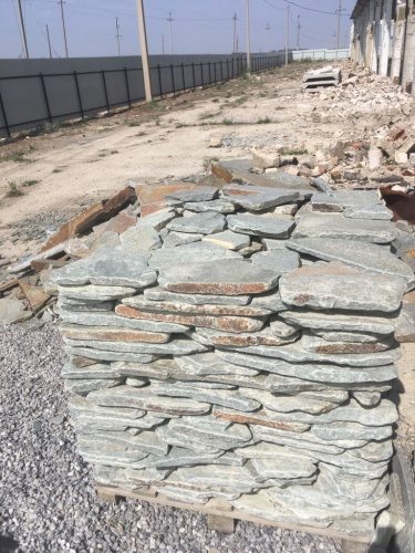 Златолит серебристый галтованный для лестниц купить в Амурской области