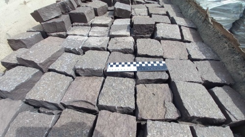 Лемезит колотая брусчатка 10 * 10 см. для парковки купить в Амурской области