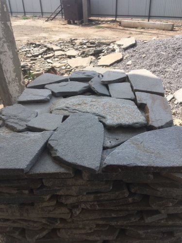 Златолит серебристый галтованный для лестниц купить в Амурской области